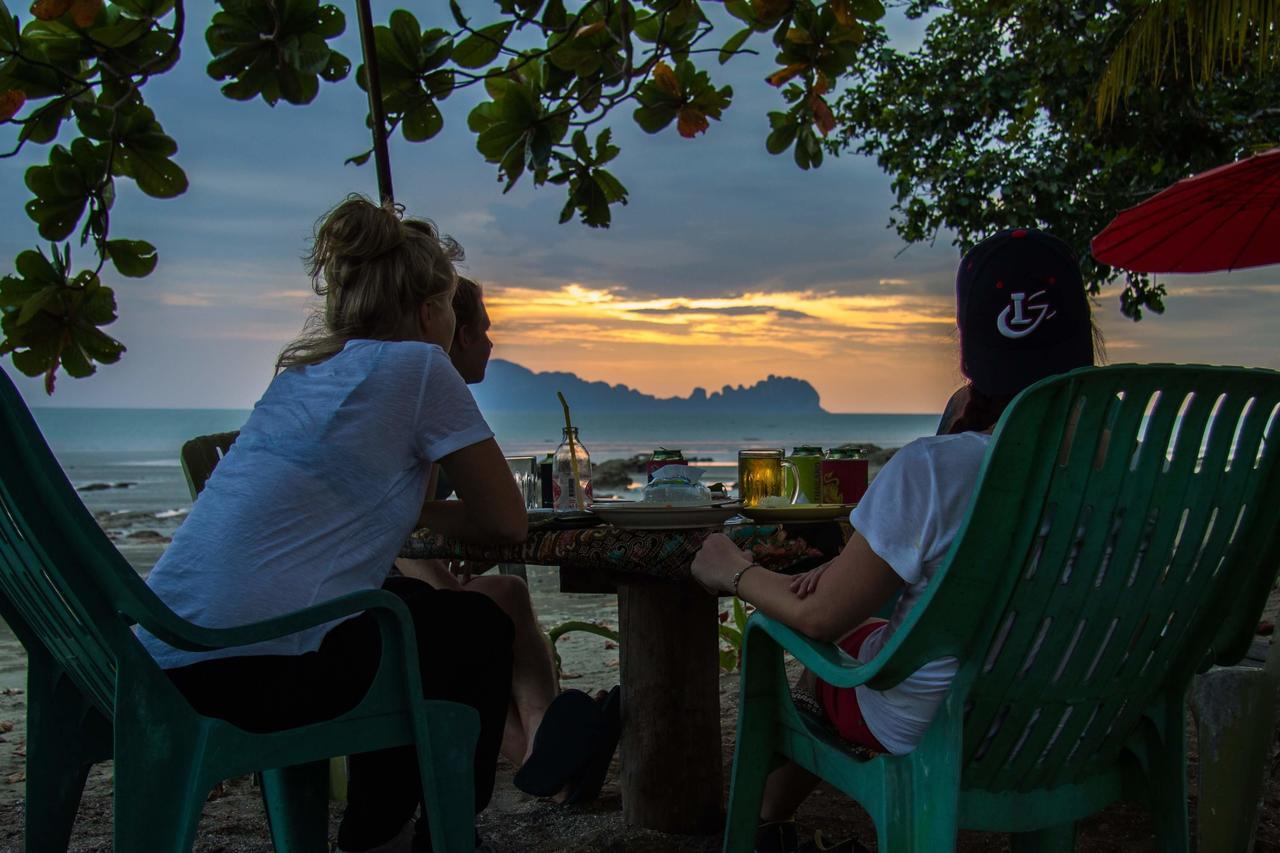 Готель Dugong Koh Sukorn Ko Sukon Екстер'єр фото