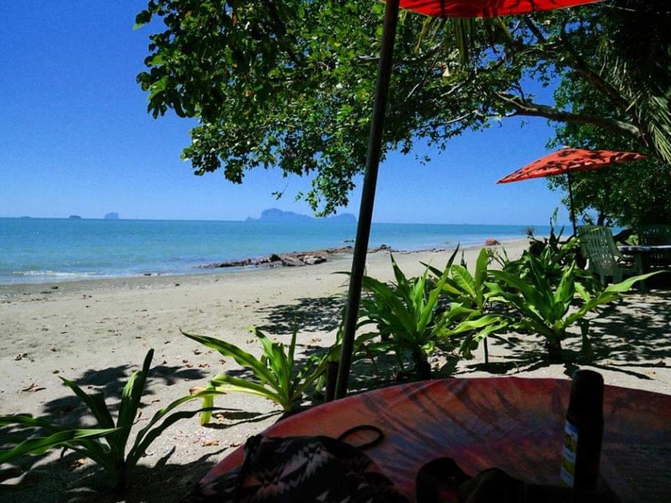 Готель Dugong Koh Sukorn Ko Sukon Екстер'єр фото